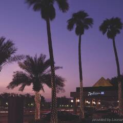 Radisson Blu Hotel, Dubai Deira Creek пляж