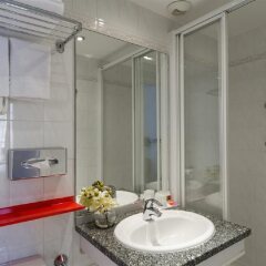 Отель Hôtel George - Astotel ванная