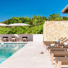 Отель Sailrock Resort- Island Hop Flight Included с домашними животными