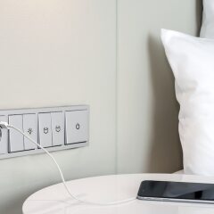 Отель NH Collection Frankfurt City сейф в номере