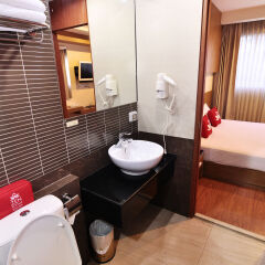 Отель ZEN Rooms Surawong ванная