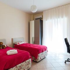 Апартаменты Lovely Central Apartment комната для гостей