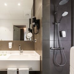 Отель Holiday Inn Dresden - Am Zwinger, an IHG Hotel Германия, Дрезден - 2 отзыва об отеле, цены и фото номеров - забронировать отель Holiday Inn Dresden - Am Zwinger, an IHG Hotel онлайн ванная