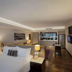 Отель Las Suites Campos Eliseos Мехико комната для гостей фото 5