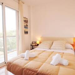 Отель HomeHolidaysRentals Apartamento Light - Costa Barcelona Испания, Мальграт-де-Мар - отзывы, цены и фото номеров - забронировать отель HomeHolidaysRentals Apartamento Light - Costa Barcelona онлайн комната для гостей фото 2