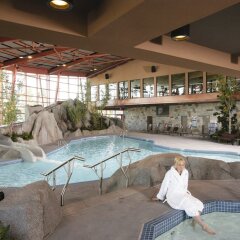 Отель River Rock Casino Resort Канада, Ричмонд - отзывы, цены и фото номеров - забронировать отель River Rock Casino Resort онлайн бассейн