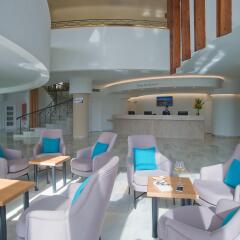 Hotel El Puerto by Pierre & Vacances гостиничный бар