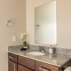 Отель Convenient Apartments Near The Commons США, Колумбус - отзывы, цены и фото номеров - забронировать отель Convenient Apartments Near The Commons онлайн ванная