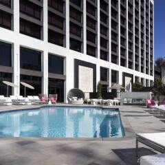 Отель Beverly Hills Marriott бассейн