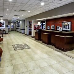 Отель Hampton Inn & Suites Staten Island США, Нью-Йорк - отзывы, цены и фото номеров - забронировать отель Hampton Inn & Suites Staten Island онлайн интерьер отеля фото 2