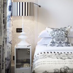 The Mandeville Hotel сейф в номере
