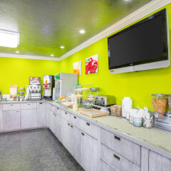 Отель Quality Inn Near Hollywood Walk of Fame США, Лос-Анджелес - 1 отзыв об отеле, цены и фото номеров - забронировать отель Quality Inn Near Hollywood Walk of Fame онлайн питание фото 3