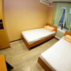 Гостиница Tikhy Tchas Nikitskaya Capsule - Hostel в Москве отзывы, цены и фото номеров - забронировать гостиницу Tikhy Tchas Nikitskaya Capsule - Hostel онлайн Москва комната для гостей фото 3