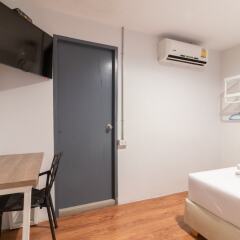 Отель 63 Bangkok Boutique Bed & Breakfast Бангкок сейф в номере