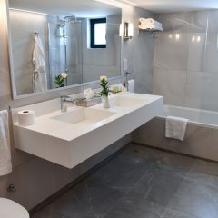 Curium Palace Hotel in Limassol, Cyprus from 195$, photos, reviews - zenhotels.com bathroom photo 2