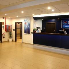 Отель Travelodge Barcelona Poblenou интерьер отеля