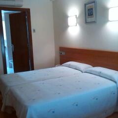 Hotel Zaravencia сейф в номере