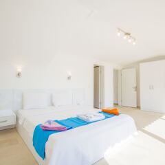 Villa Goktepe 1 by Akdenizvillam Турция, Калкан - отзывы, цены и фото номеров - забронировать отель Villa Goktepe 1 by Akdenizvillam онлайн комната для гостей фото 5