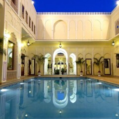 Отель The Raj Palace (Small Luxury Hotels of the World) бассейн