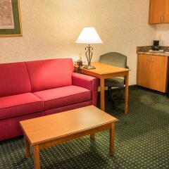 Отель Comfort Suites Wilmington комната для гостей фото 4
