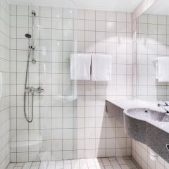 Отель Quality Hotel Ålesund Норвегия, Олесунн - 1 отзыв об отеле, цены и фото номеров - забронировать отель Quality Hotel Ålesund онлайн ванная