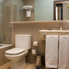 Отель Apartamentos Conilsol Испания, Кониль-де-ла-Фронтера - отзывы, цены и фото номеров - забронировать отель Apartamentos Conilsol онлайн ванная фото 2