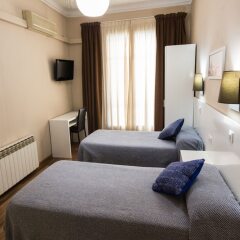 Отель Hostal Lesseps Барселона вид на фасад фото 4