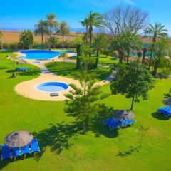 Отель Devesa Gardens Camping & Resort спортивное сооружение