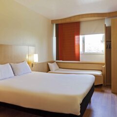 Отель ibis Barcelona Pza Glories 22 Испания, Барселона - 7 отзывов об отеле, цены и фото номеров - забронировать отель ibis Barcelona Pza Glories 22 онлайн комната для гостей фото 4
