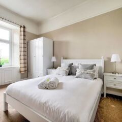 Отель Light 2-bed West End Apt Overlooking Kelvingrove Museum Глазго комната для гостей