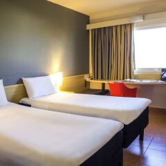 Отель ibis Nice Aéroport Promenade des Anglais Франция, Ницца - 10 отзывов об отеле, цены и фото номеров - забронировать отель ibis Nice Aéroport Promenade des Anglais онлайн комната для гостей фото 5