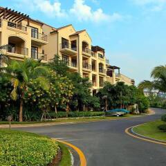 Апартаменты Tujia Sweetome Vacation Apartment Yalong Bay парковка