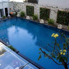 Fashion Hotel Legian бассейн фото 4