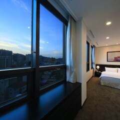 Отель Orakai Insadong Suites Южная Корея, Сеул - отзывы, цены и фото номеров - забронировать отель Orakai Insadong Suites онлайн балкон