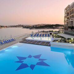 Отель Super Luxury Apartment in Tigne Point, Amazing Ocean Views Мальта, Слима - отзывы, цены и фото номеров - забронировать отель Super Luxury Apartment in Tigne Point, Amazing Ocean Views онлайн бассейн фото 3