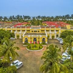 Отель The LaLiT Golf & Spa Resort Goa городской автобус