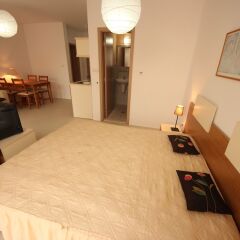 Апартаменты Menada Rainbow Apartments Солнечный берег комната для гостей фото 14