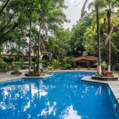 Отель Holiday Inn Guadalajara Expo бассейн