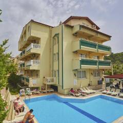 Апартаменты Amaris Apartments бассейн