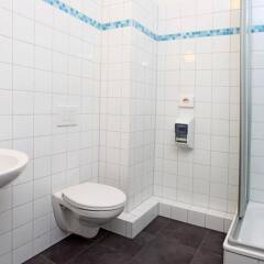 Отель Industriepalast Hostel & Hotel Berlin Германия, Берлин - 7 отзывов об отеле, цены и фото номеров - забронировать отель Industriepalast Hostel & Hotel Berlin онлайн ванная фото 2