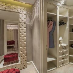 Отель The Bodrum by Paramount Hotels & Resorts сейф в номере