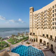 Отель Bahi Ajman Palace Hotel ОАЭ, Аджман - 5 отзывов об отеле, цены и фото номеров - забронировать отель Bahi Ajman Palace Hotel онлайн балкон
