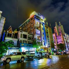 Golden City Light Hotel развлечения