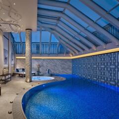 Отель The Ritz-Carlton, Budapest бассейн