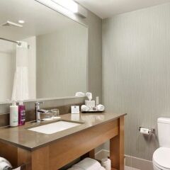 Отель Coast Coal Harbour Hotel Канада, Ванкувер - отзывы, цены и фото номеров - забронировать отель Coast Coal Harbour Hotel онлайн ванная фото 2