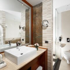Гостиница DoubleTree by Hilton Novosibirsk в Новосибирске - забронировать гостиницу DoubleTree by Hilton Novosibirsk, цены и фото номеров Новосибирск ванная фото 2