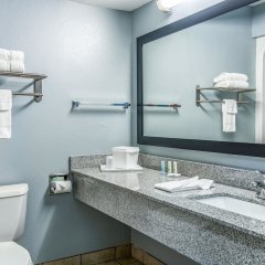 Quality Suites Maumelle - Little Rock NW in Sherwood, United States of America from 105$, photos, reviews - zenhotels.com bathroom