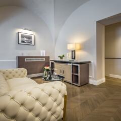 Hotel Bretagna сейф в номере
