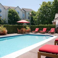 Отель TownePlace Suites Milpitas Silicon Valley бассейн
