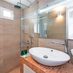 Отель Athina Luxury Suites ванная
